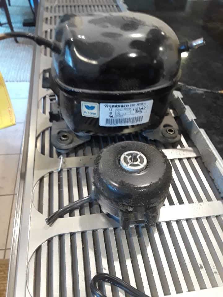 Fan motor and compressor Fan motor and compressor